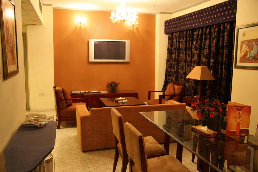 Ramee Guestline Hotel Dubai Dış mekan fotoğraf